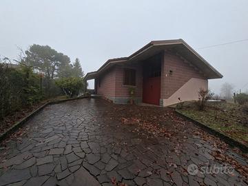 Villetta libera su 4 lati nelle colline tortonesi