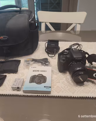Canon eos 600d + accessori reflex