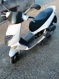 scooter Aprilia Leonardo 125