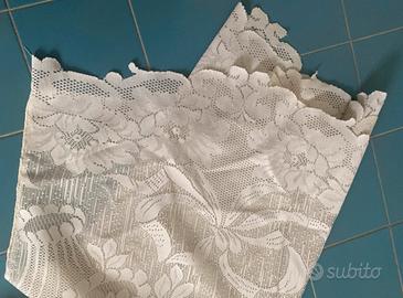 Tenda in pizzo ricamato avorio stile vintage
