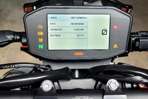 Duke 890 r