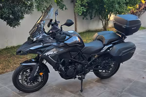 Benelli TRK 502 (06\24) come nuova + tris valigie