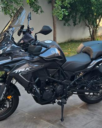 Benelli TRK 502 (06\24) come nuova + tris valigie