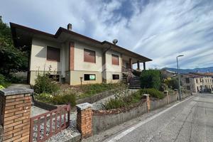 VILLA SINGOLA A SAN VITO DI LEGUZZANO