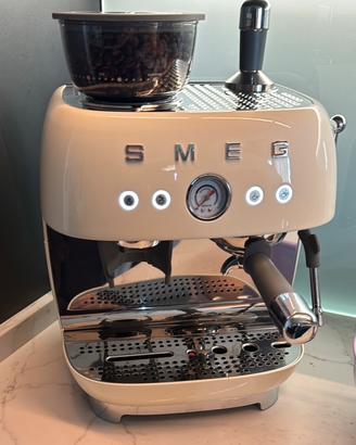 Macchina caffe Smeg con macinacaffe integrato