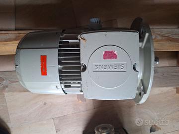 Motore Asincrono Trifase SIEMENS 3.0kW 1500RPM