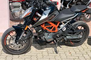 KTM DUKE 125 con sist. di navigazione IN PROMO