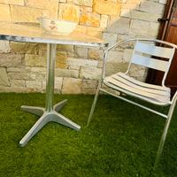 Sedie e tavolini in alluminio