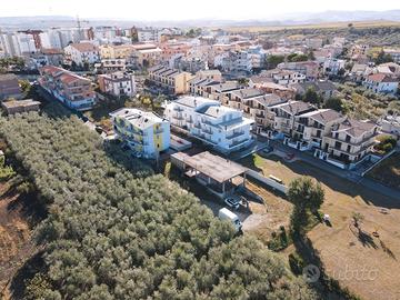 Terreno con fabbricato in costruzione