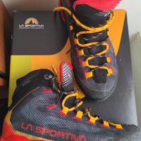 Scarponi trekking La sportiva