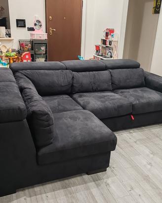 divano in Alcantara nero 