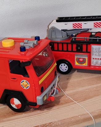 2 giocattoli (camion pompieri)