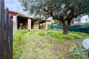 Graziosa villetta a schiera libera su tre lati