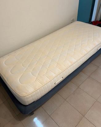 Letto singolo con materasso