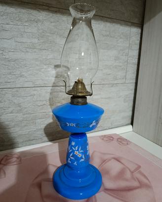 Lampada vintage a petrolio