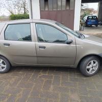 Fiat Punto 1,2 benzina €4