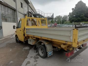 Mercedes Sprinter ribaltabile con gru