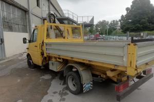 Mercedes Sprinter ribaltabile con gru