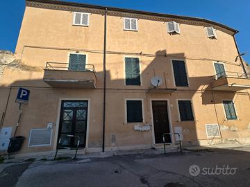 Vendita apt in centro storico a jesi con grotta