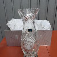 vaso di cristallo con base in argento