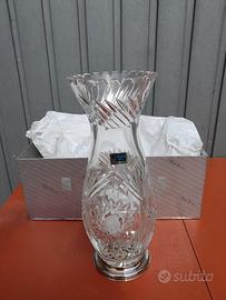 vaso di cristallo con base in argento