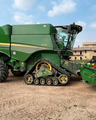 Mietitrebbia usata marca John Deere modello S770i 