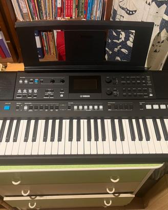 tastiera yamaha psr e483