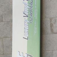 Pavimento PVC adesivo + battiscopa in MDF