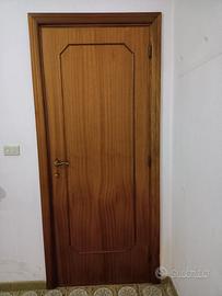 Disponibili porte in legno mogano