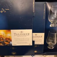 Whisky Talisker 10 Bicchieri elegante gift set