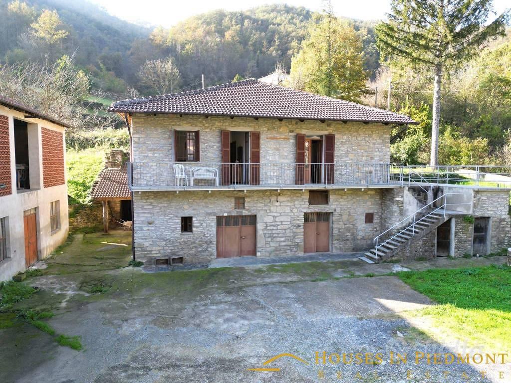 Rustico / Casale di 400 m² con più di 5 locali e b - Vista 2