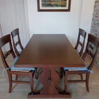 tavolo in legno con 6 sedie
