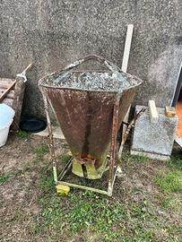 Benna conica per calcestruzzo