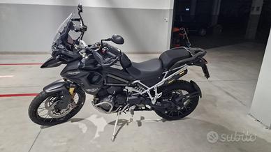 Moto Triumph 1200 rally pro