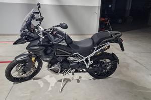 Moto Triumph 1200 rally pro