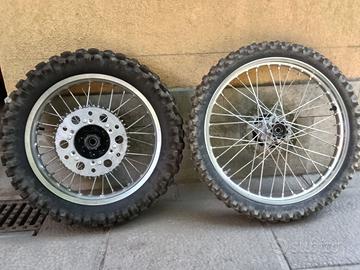 due ruote complete da fuoristrada 21" e 18" usate
