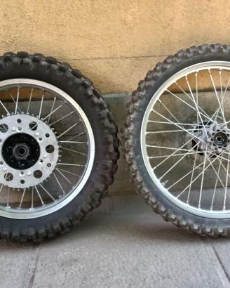 due ruote complete da fuoristrada 21" e 18" usate