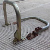 disponibili 2 paracarri per parcheggio privato