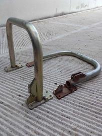 disponibili 2 paracarri per parcheggio privato