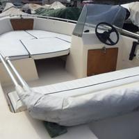 Lancia 4,5 mt x 25 cv x pesca, bagni, sci nautico