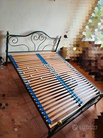 Letto matrimoniale in ferro lavorato+rete a doghe