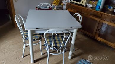 tavolo con sedie