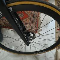 cerchi DT SWISS CRC1100 spline con copertoni 