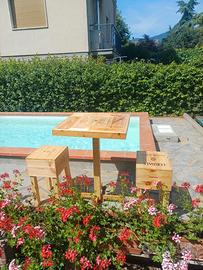 set tavolo da giardino piu due  sgabelli