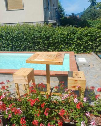 set tavolo da giardino piu due  sgabelli