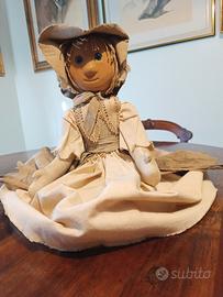 Bambola in legno e stoffa di Michelangeli