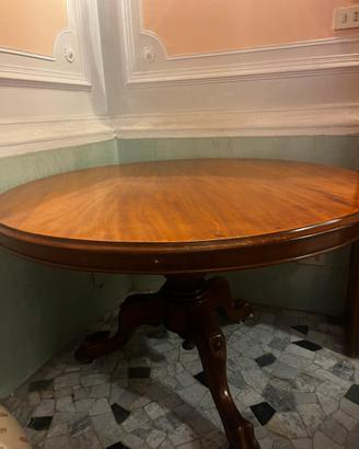 Tavolo antico rotondo con base intagliata