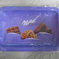 Vassoio gadget in metallo Milka .