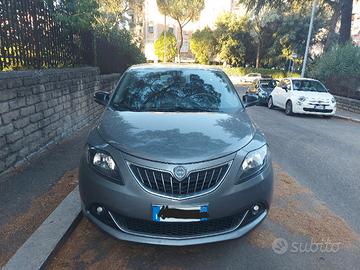 Lancia Ypsilon ibrida anno 2024 