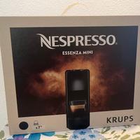 Macchina del caffè nespresso krups essenza mini